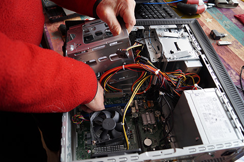 Frank installing PC power supply - ByteWise  / PC 911